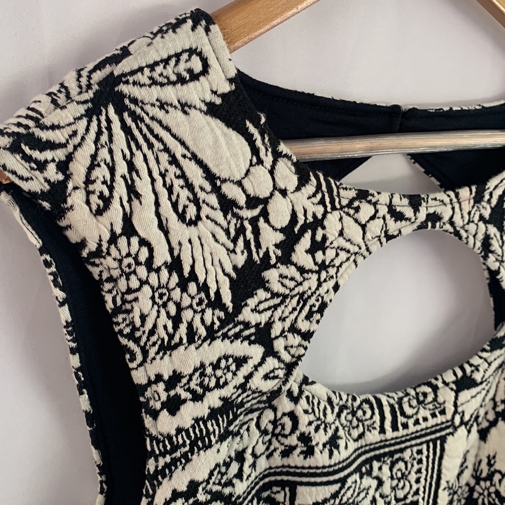 Anthropologie Black & White Jacquard Cut-Out Midi Dress Keyhole Fitted M cute - Picture 8 of 14
